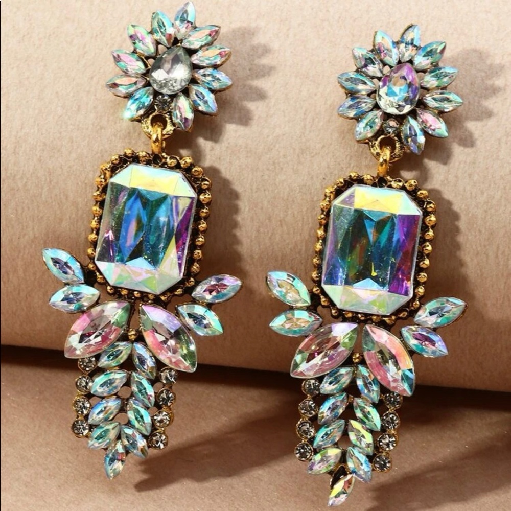 Rainbow light reflective Old Hollywood 1920s earrings / NWOT - Picture 1 of 4